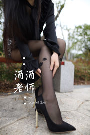[Welfare COS] Teacher Jijiu - Wearing black silk before class by mistake