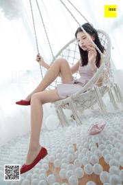 Modelo Qiqi "Zapatos planos con lazo rojo" [异 思 趣向 IESS]