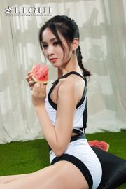 Người mẫu chân Xiao Ge "Cô gái dưa hấu lụa trắng" [Ligui Ligui] Làm đẹp trực tuyến