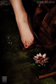 Modelo Karuru "Cenário exótico e pé bonito" [丽 柜 LiGui] Fotografia de pés de jade em meias