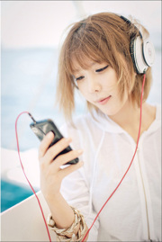 Xu Yunmei (허윤미) „Fresh Headphone Girl”